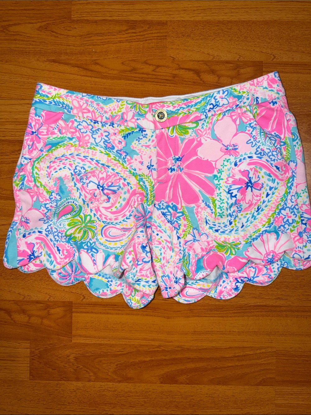 Bright Floral Scallop Lilly Pulitzer Women's Shorts - Pink